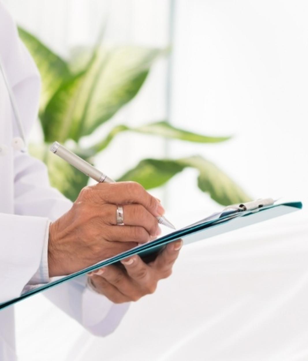 Doctor in lab coat with pregnant woman