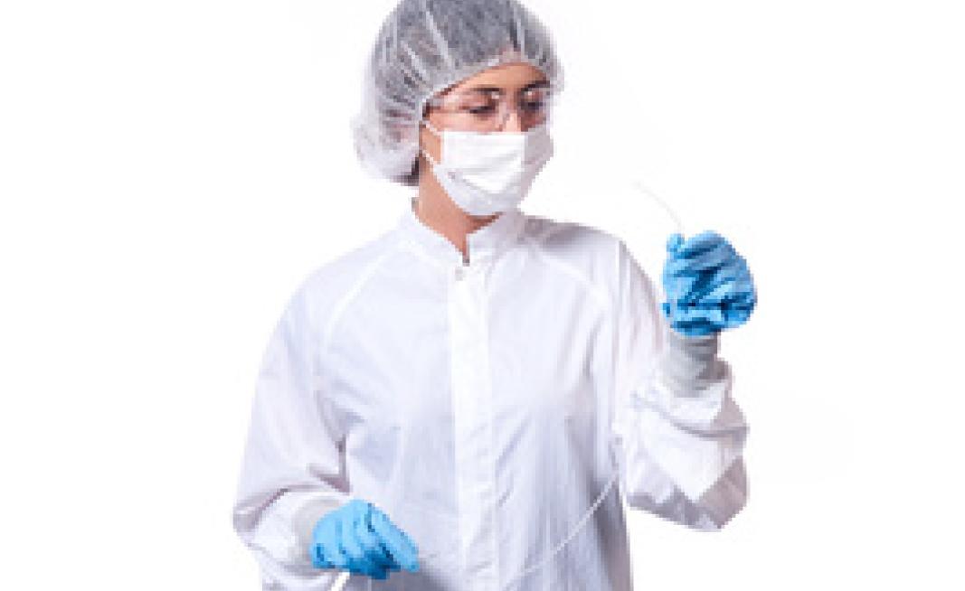 BioSil-1450-Schlauch wird hochgehalten