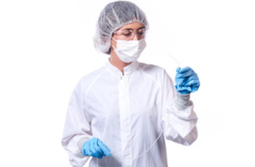 BioSil-1450-Schlauch wird hochgehalten