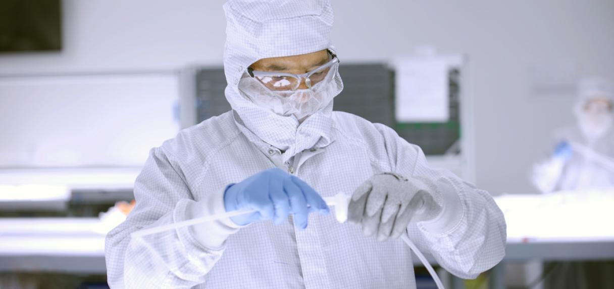 Extrusion assembly in cleanroom