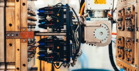 Molding machine for medical molded components