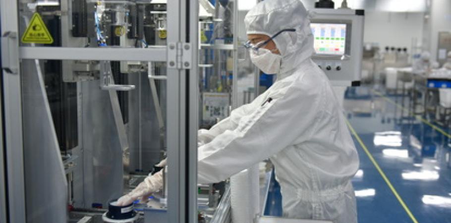 Saint-Gobain Hangzhou Facility Cleanroom with Employee in focus