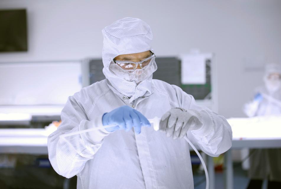 Extrusion assembly in cleanroom